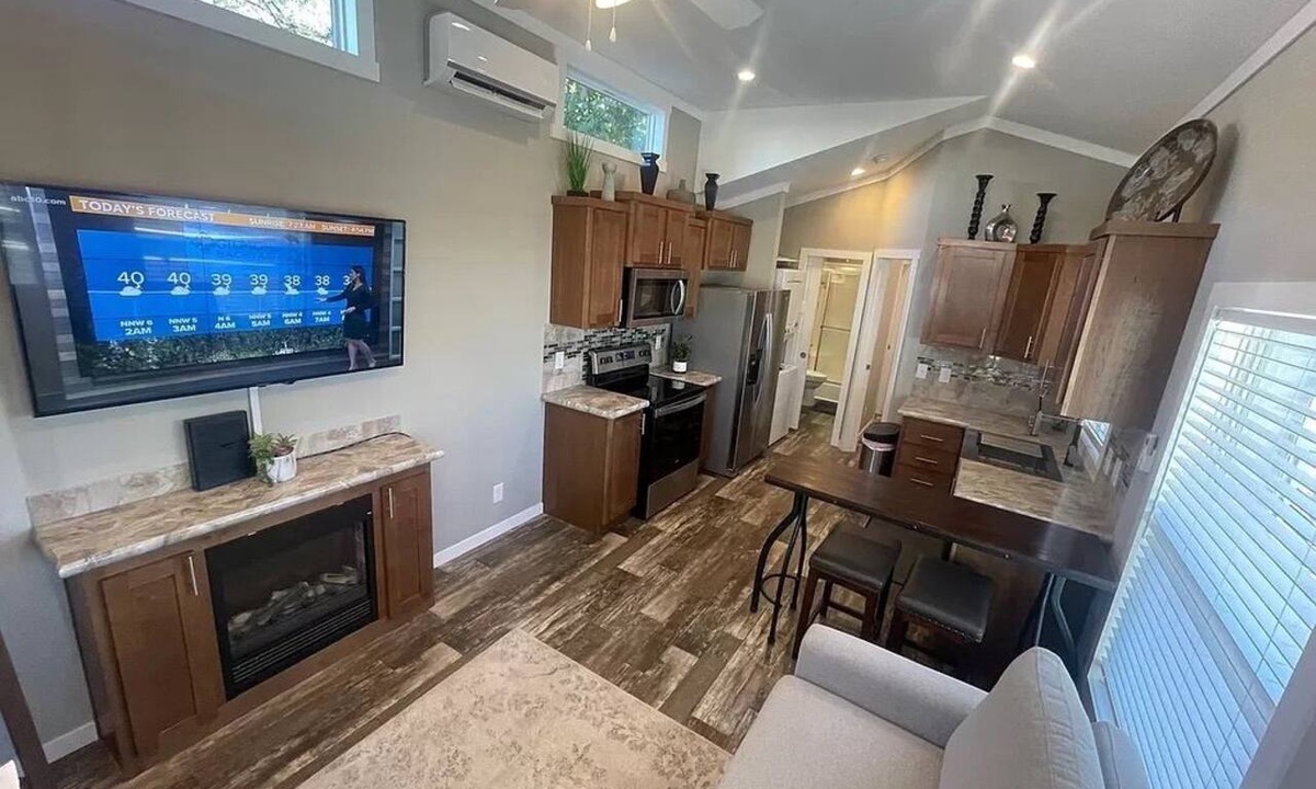 Hurricane House | Cozy 1Bedroom Tiny home with, WiFi + Amenities near Recreation + National Parks