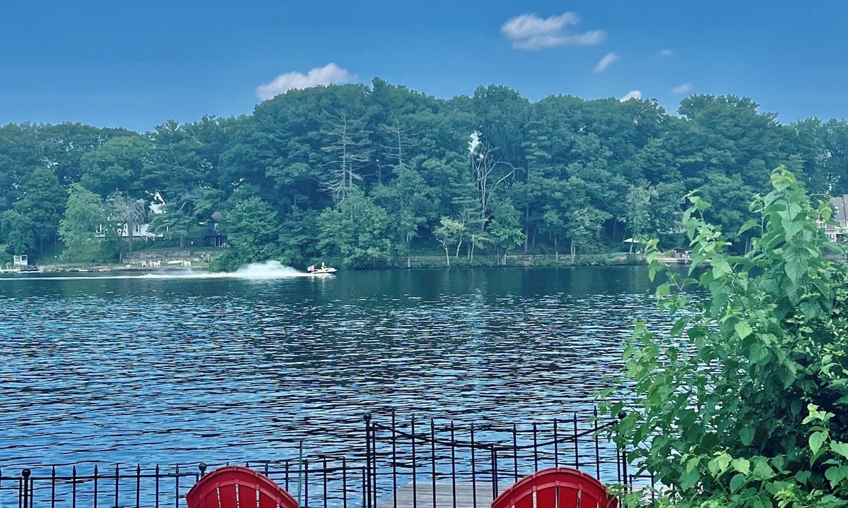 Worcester Apartment | Cozy 1BR waterfront apartment with a 1st floor feel in Worcester, MA.