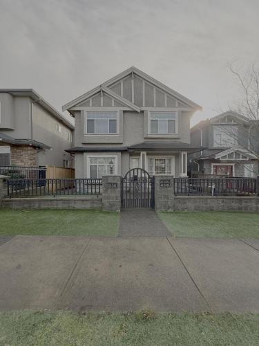 Hastings Apartment | Cozy 2 Bdrm Basement suite in the Heart of Renfrew Heights
