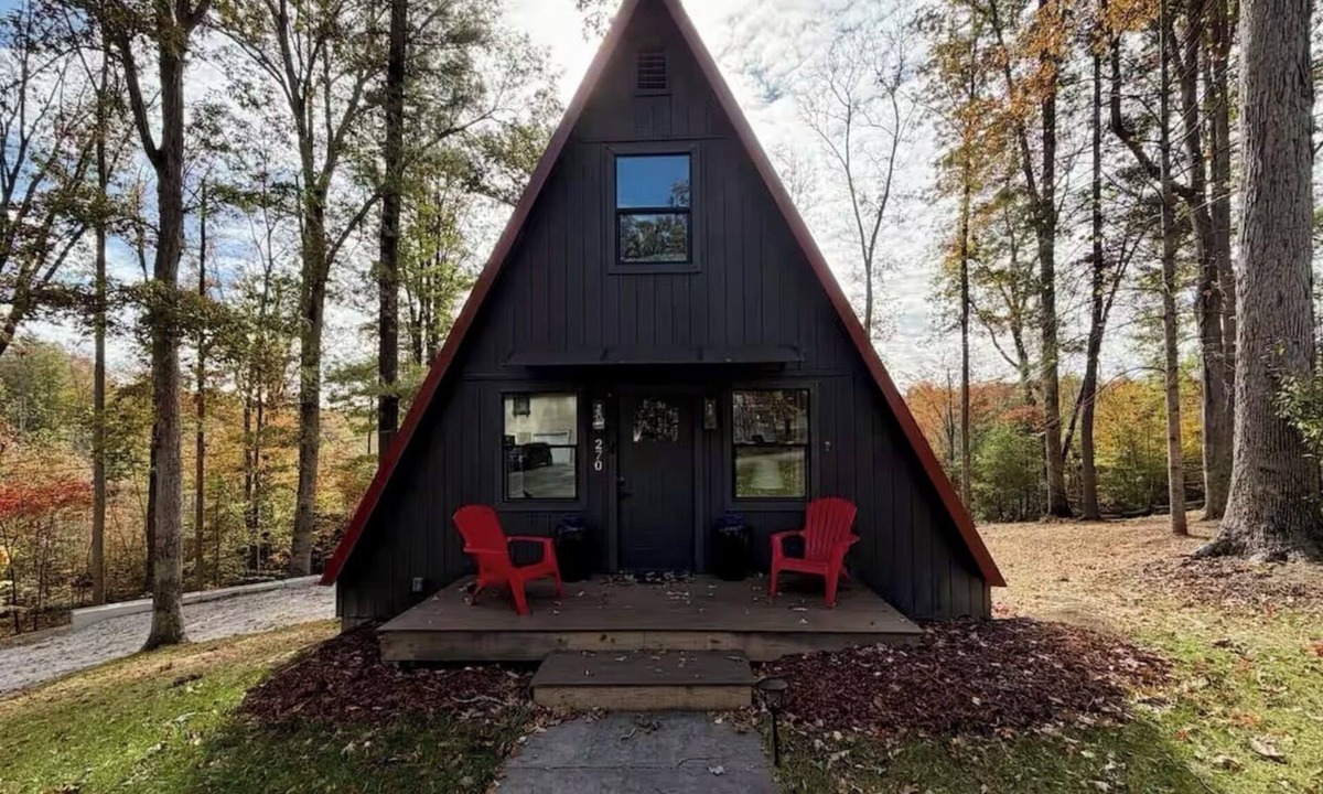 Oneida Ski Chalet | Cozy 2-bedroom A-Frame in Oneida, TN