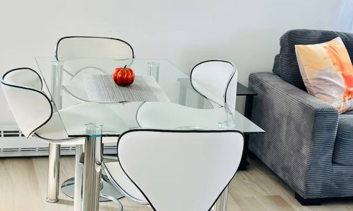 Springfield Apartment | Cozy 2-bedroom apartment,conveniently located next to major stores & boston road
