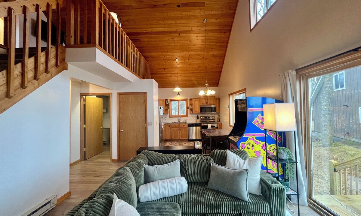 Isle Cabin | Cozy 2-bedroom cabin w loft in peaceful Isle