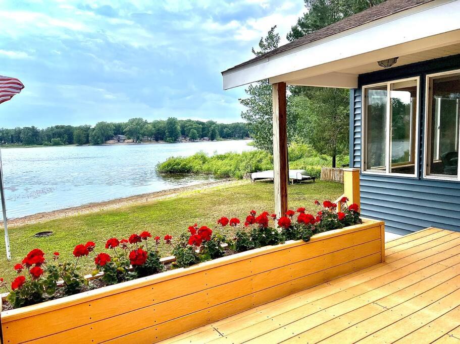 Branch House | Cozy 2 bedroom cottage, lakefront private beach