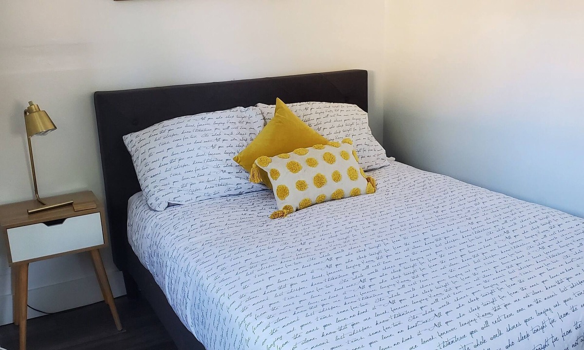 Sidney Apartment | Cozy 2 bedroom suite