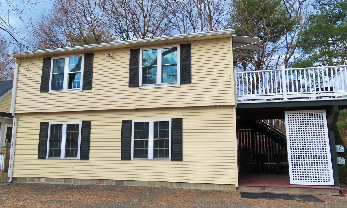 Northampton Apartment | Cozy 2BR apartment just 1 mile from downtown Northampton with AC!