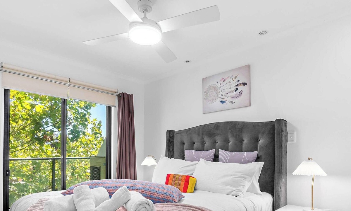 Adelaide Central Business District Apartment | Cozy 2BR Apt CBD Wi-Fi Free Parking