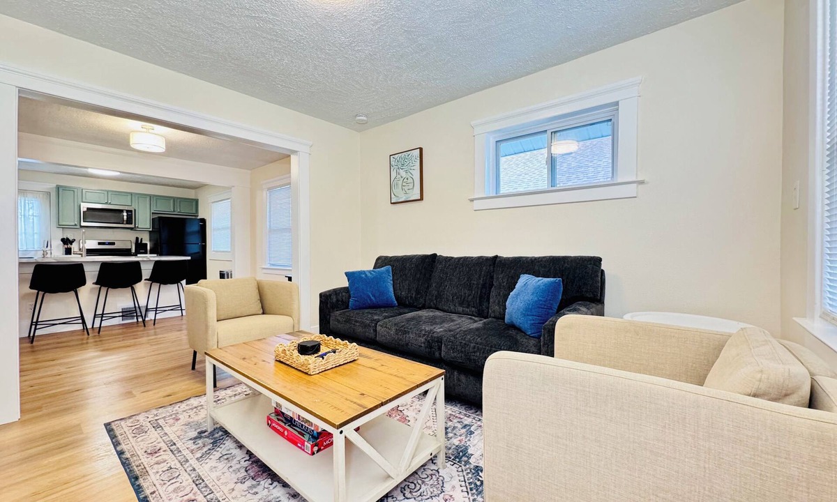 Lansing House | Cozy 2BR Near MSU & Downtown Lansing