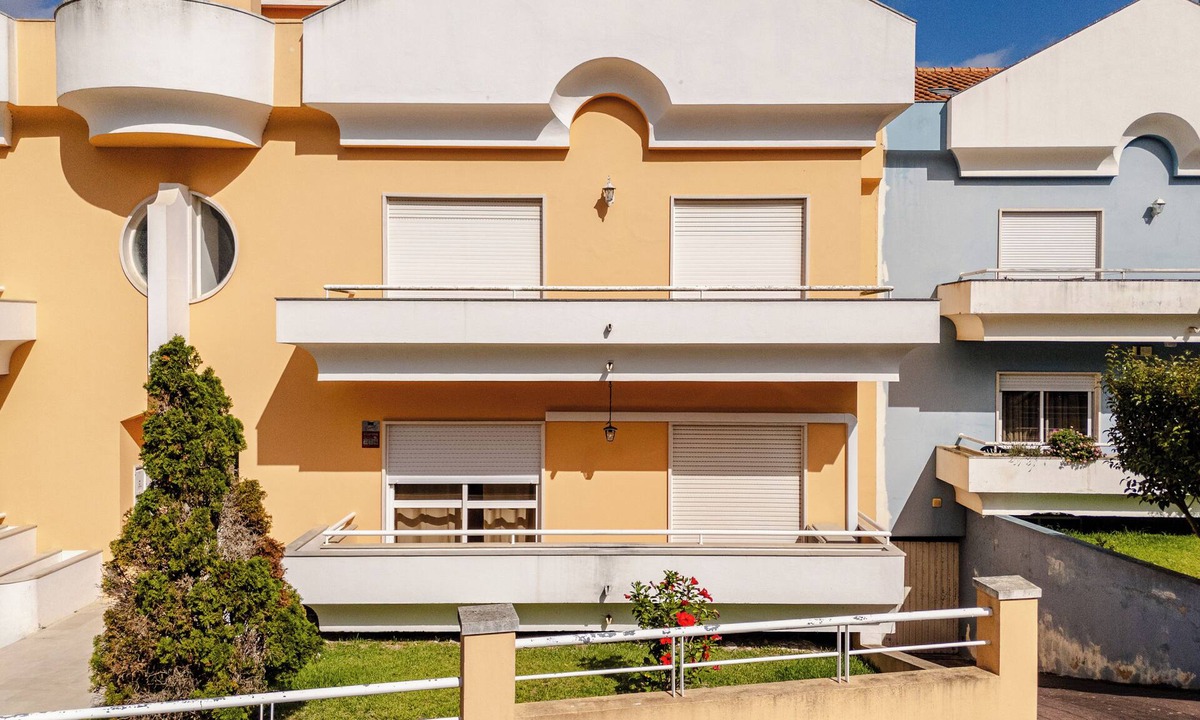 Nossa Senhora do Populo Apartment | Cozy 3-bedroom apartment near the center of Caldas da Rainha - Relax in comfort