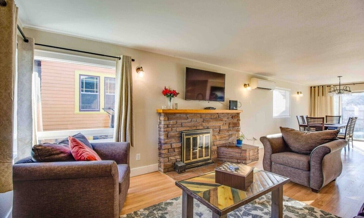 Friendly House | Cozy 3-Bedroom Home with EV 240Vcharger