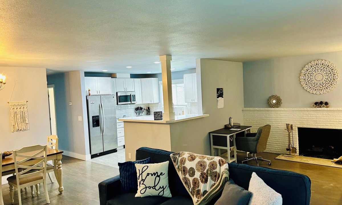 Lakewood House | Cozy 3-bedroom house in Lakewood