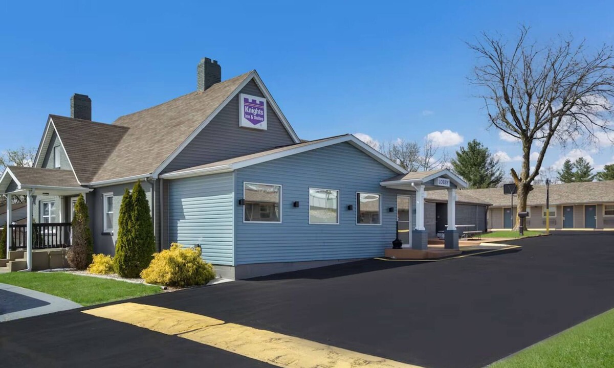 Salem Hotel | Cozy 3 Double Rooms! Spacious, Non-Smoking, Near Local Shops & Historic Sites!