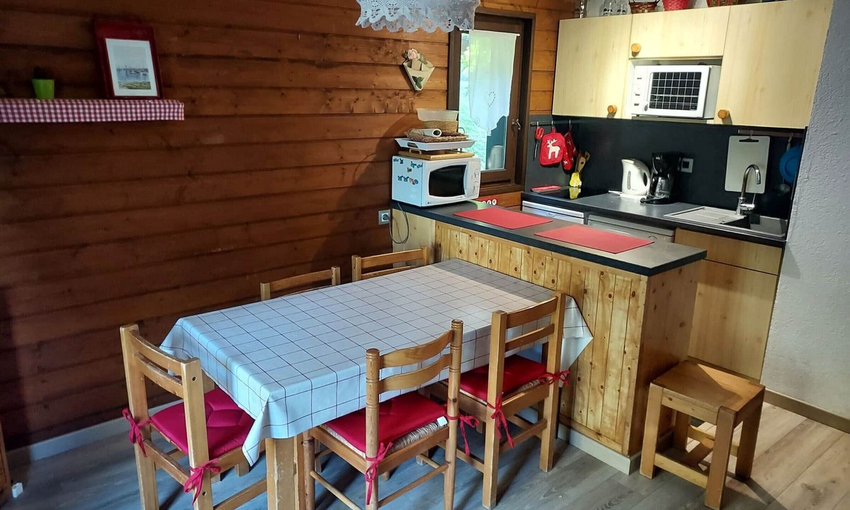 Chatel Apartment | Cozy 3-room duplex, west-facing balcony and secure parking in Châtel