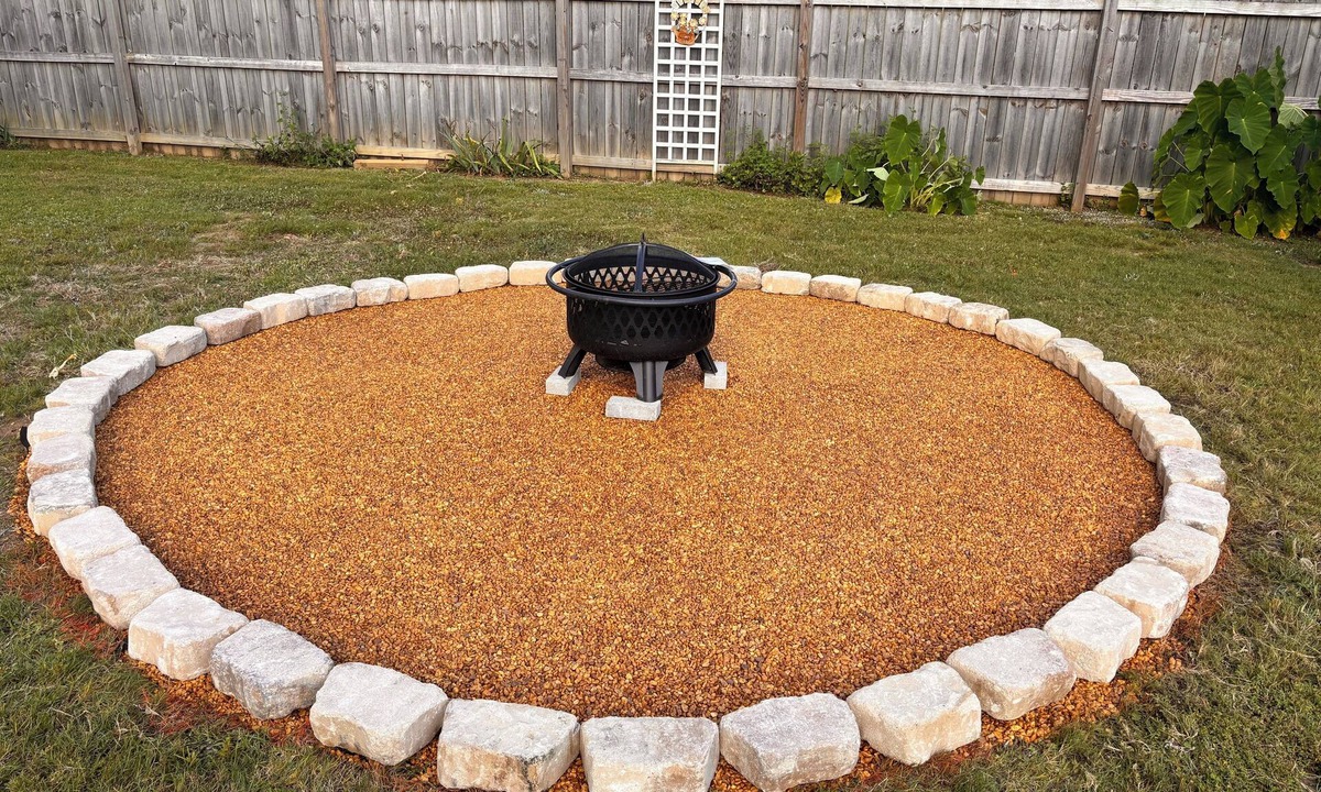 Anniston House | Cozy 3BR, 2 bath retreat with fire pit, pet friendly, 18 miles from Talladega!