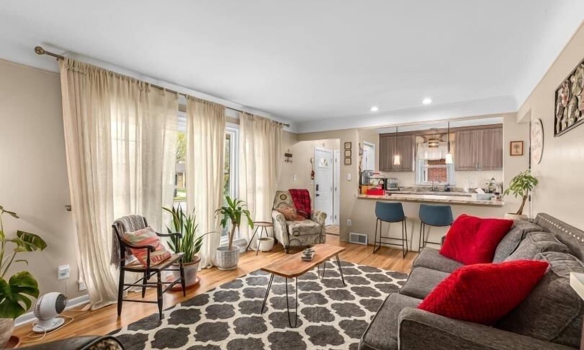 Livonia House | Cozy 3BR Gem - Near Detroit Airport