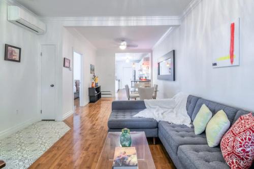 Riverside House | Cozy 3BR Home with 2 Kitchens plus Backyard in Leslieville