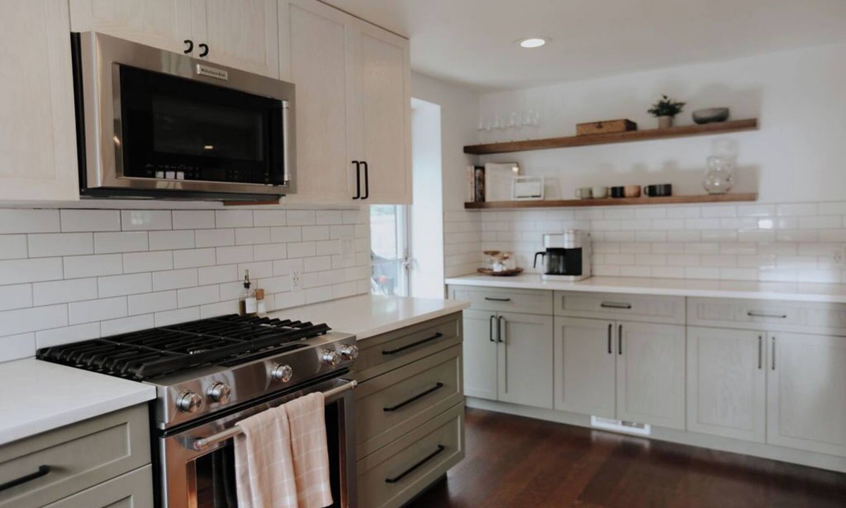 Barths House | Cozy 3BR Home with AC, Hot Tub & Walkable Restaurants
