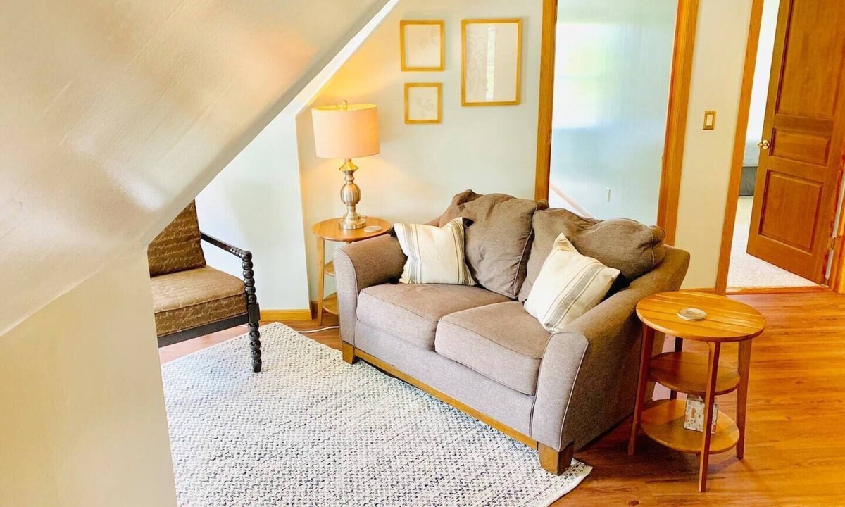 Downtown Minneapolis Apartment | Cozy 3rd Floor Apartment Near Downtown [5-6]