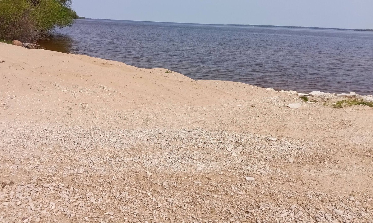 Manistique House | Cozy accommodations on Indian Lake with small sand beach.