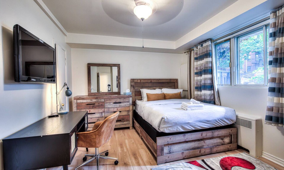 Cote-Des-Neiges—Notre-Dame-De-Grace Apartment | Cozy and comfortable 1BR in Montreal