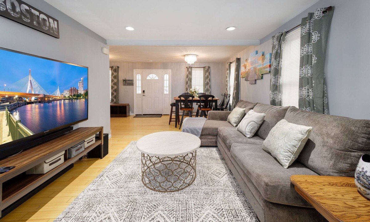 Braintree House | Cozy and Convenient Home 3BR 2BA Pleasantly comfortable suburban home
