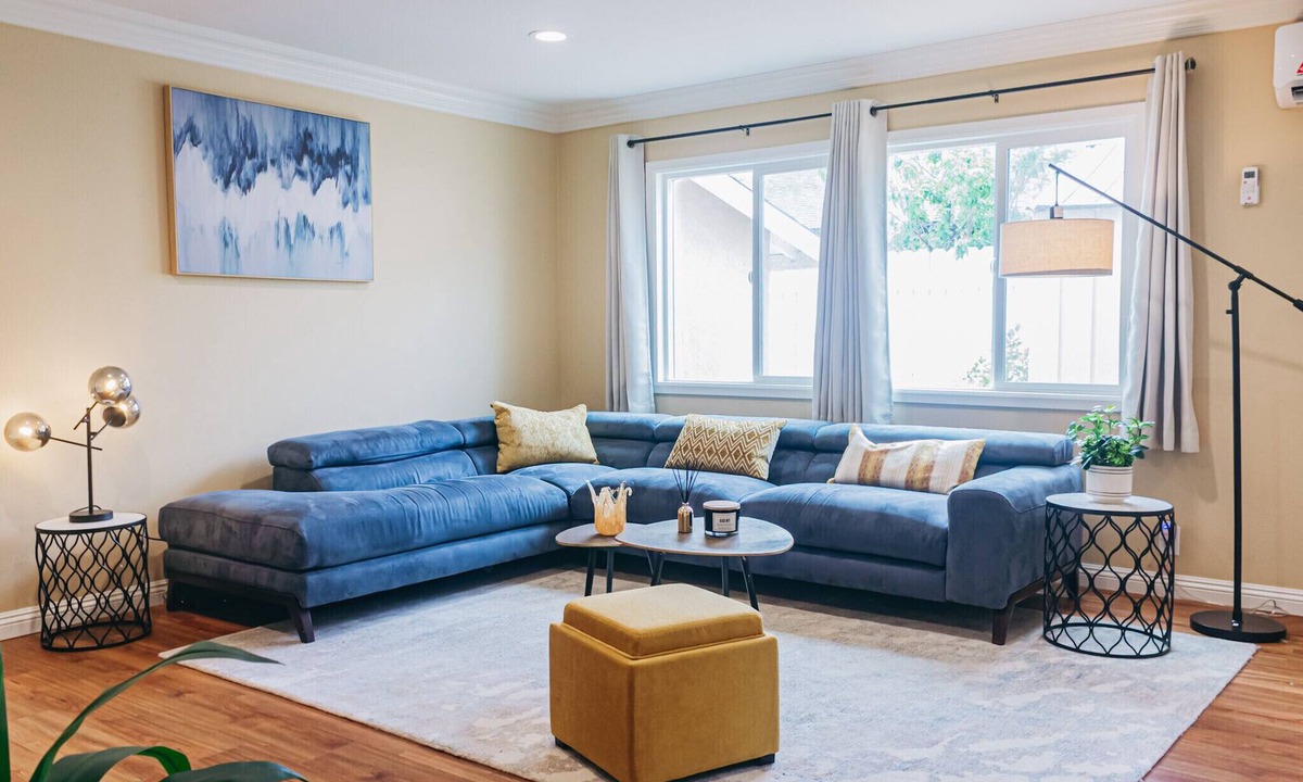 Costa Mesa House | COZY AND FRIENDLY STAY | PERFECT LOCATION | NEAR DISNEY