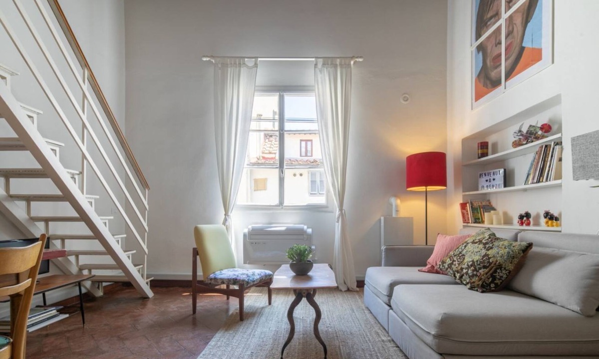 San Frediano House | Cozy and modern studio apartment by Mmega