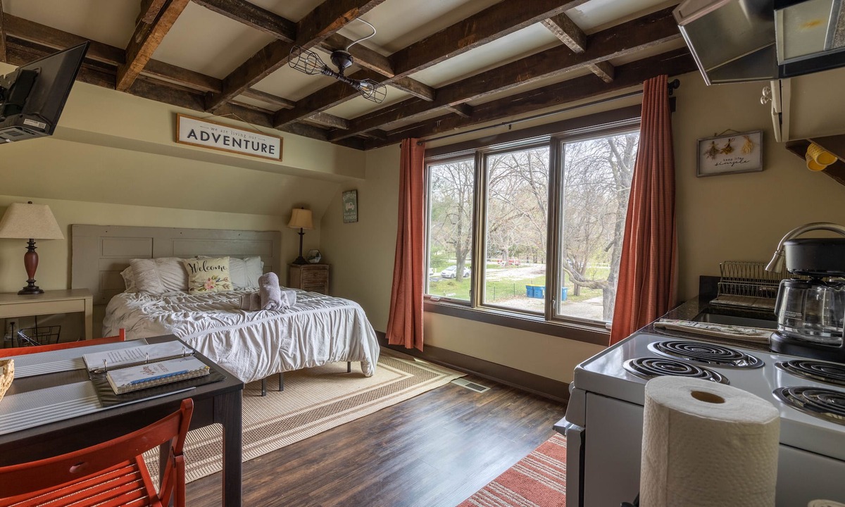Indianapolis House | Cozy and Rustic Barn Loft, 10 Minutes from downtown!