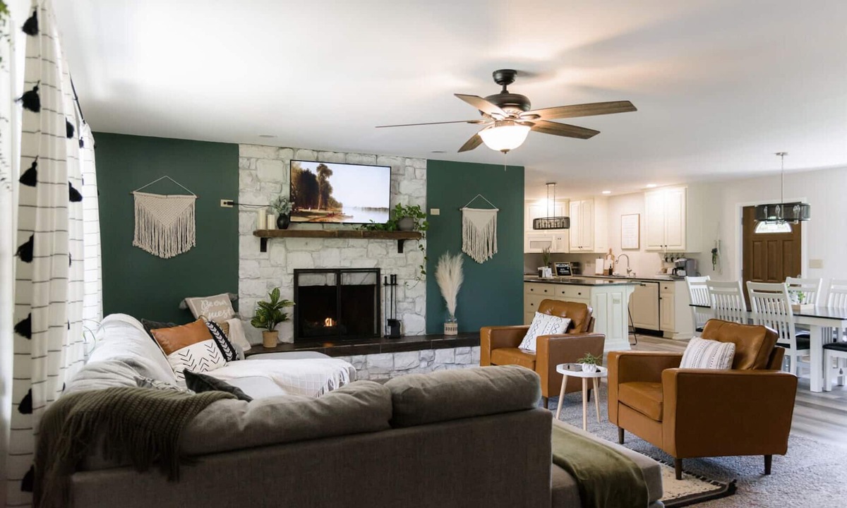 Fisherville House | Cozy and secluded getaway with hot tub & fireplace