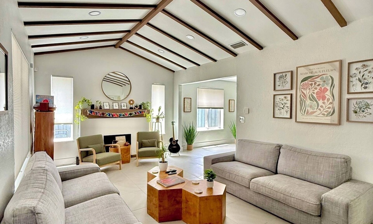 Coral Way House | Cozy and Spacious Centrally Located Home Perfect to Explore the City