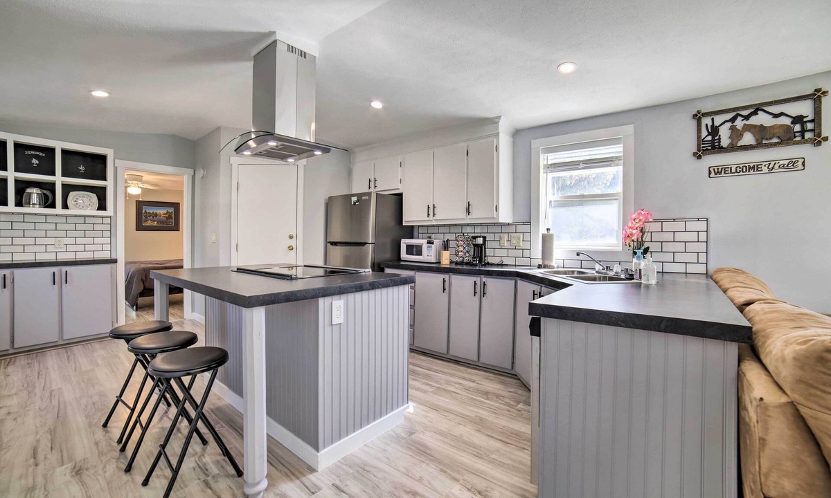 Ashton House | Cozy Ashton Abode w/Yard - Near Park & Pool!