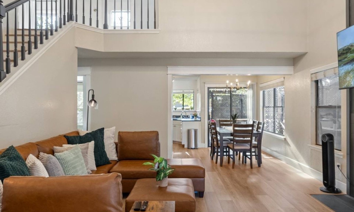 Wells Branch House | Cozy Austin Stay ★ Massage Chair Outdoor Grill Bar Sleeps 10 Lake Trail