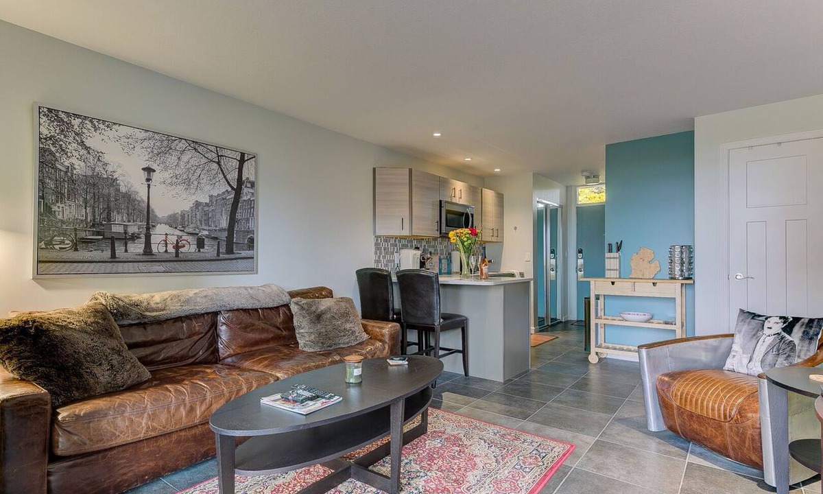 Acme Condo | ☀ Cozy Aviation ✈ Style Lake View Condo @ The Shores