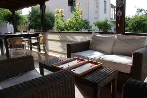 Plaka House | Cozy Backyard House