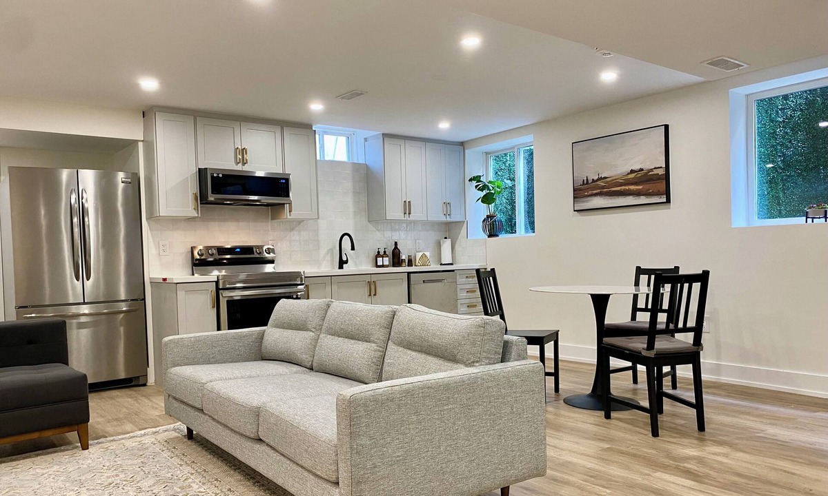 Milton Apartment | Cozy Basement Apartment in Milton. 1 Hour drive from Niagara falls and Toronto!