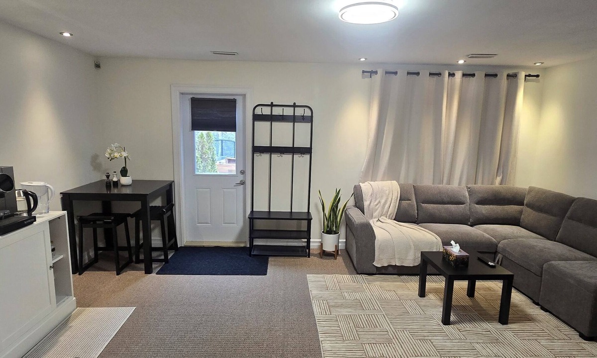 Lower Sackville House | Cozy Basement Suite