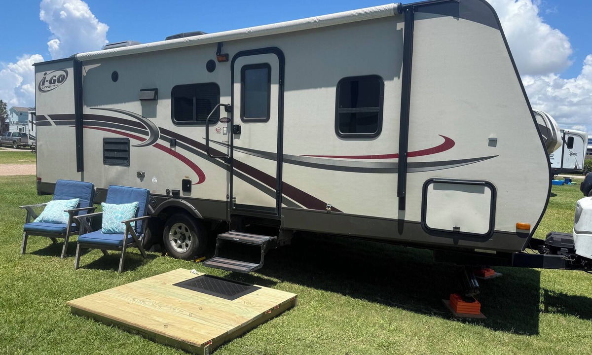 Surfside Beach House | Cozy Beach Camper Minutes to Sand & Surf