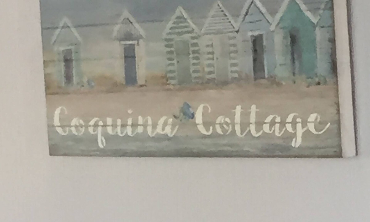 Neptune House | Cozy Beach Cottage, steps from the Beach
