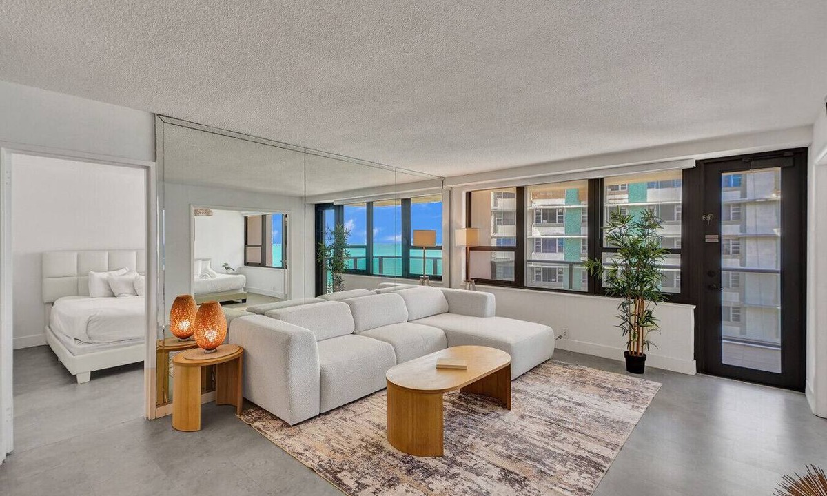 Mid Beach Apartment | Cozy Beachfront Condo w Beach Service/1410