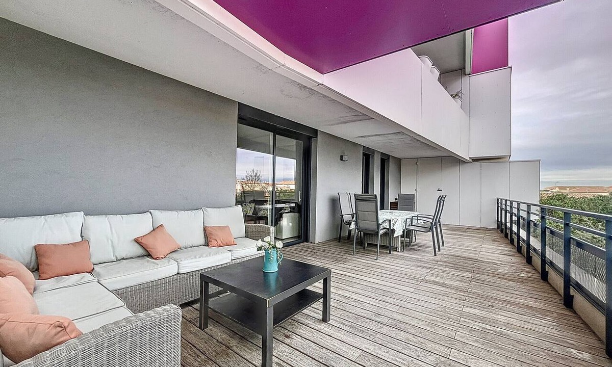 Palavas-les-Flots Apartment | Cozy Beachside F3 Apartment with Pool & Parking, 150m from the Beach