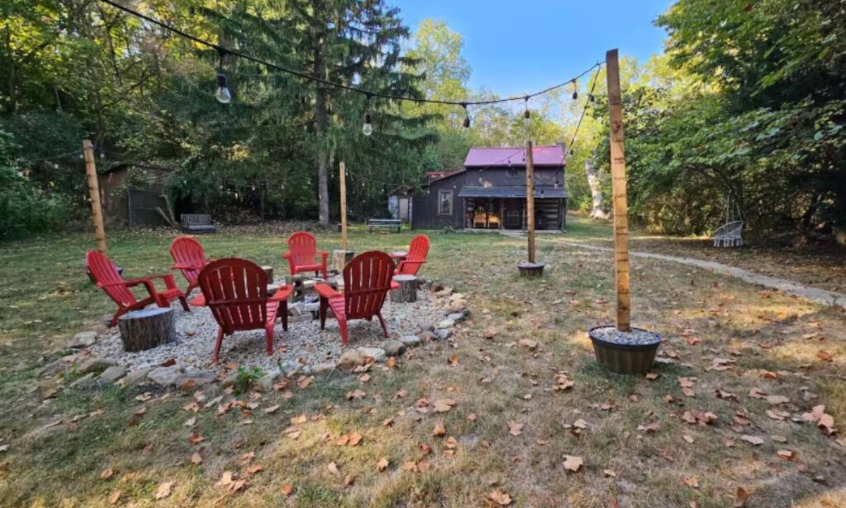 Darby Township Cabin | Cozy Bear Cabin Serenity Retreat in Orient, Ohio - Hot Tub, Sauna,