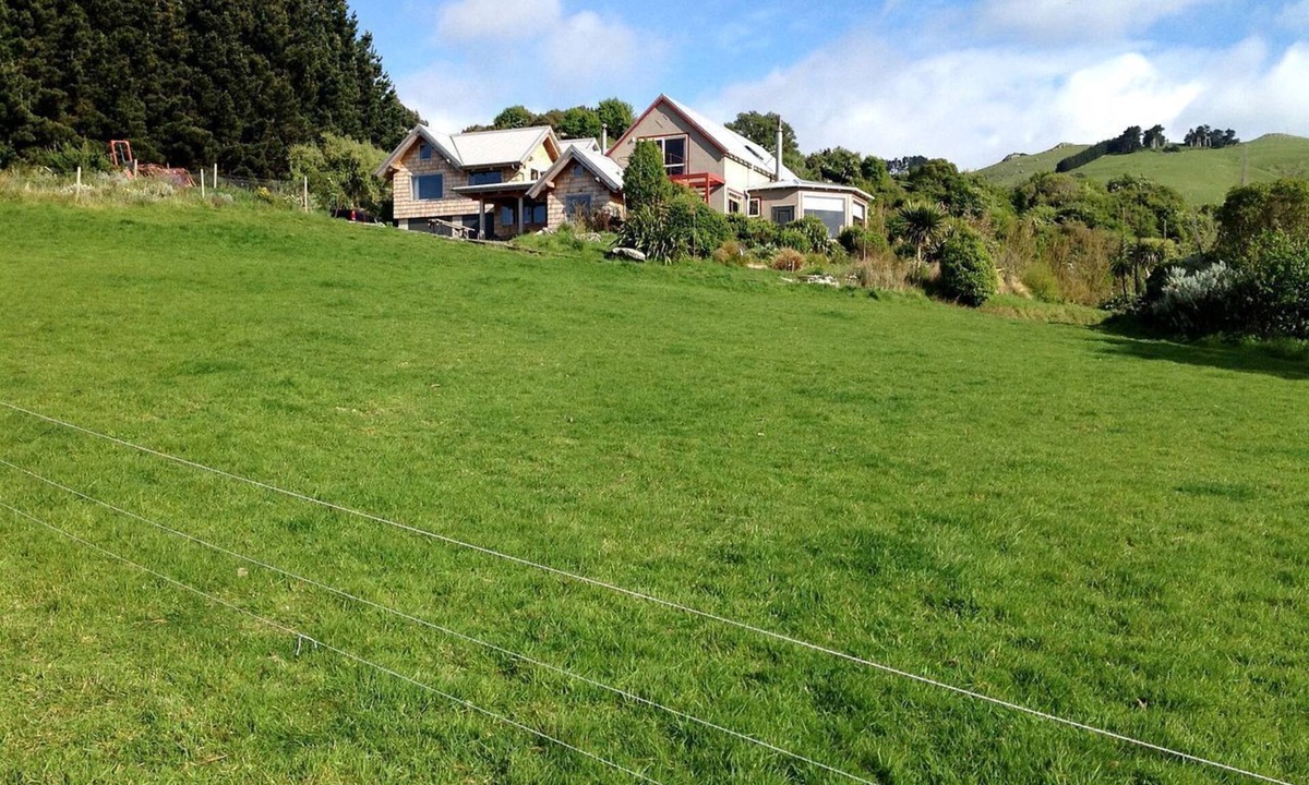 Aramoana Cabin | Cozy Bed and Breakfast Retreat with Incredible Views in Otago, New Zealand