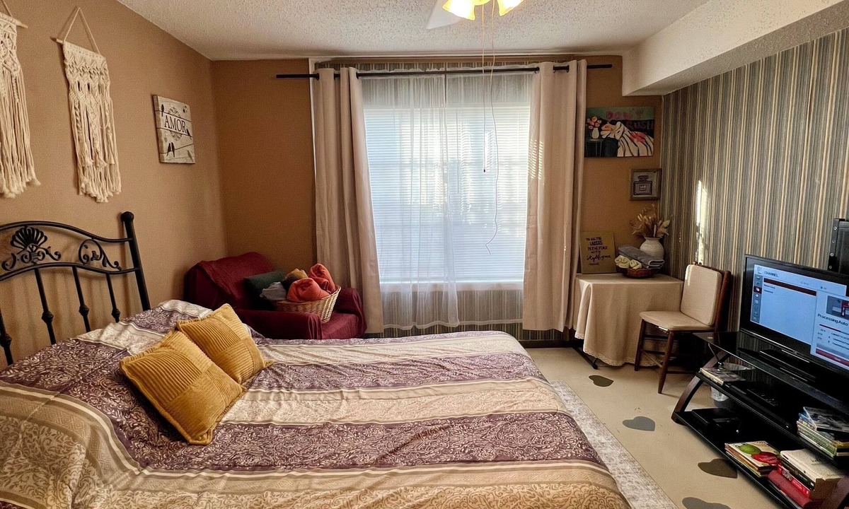 Northwest Los Angeles Heights Condo | Cozy Boho Condo 2 Beds 1 Bathroom 15 min from Downtown, Riverwalk, Pearl