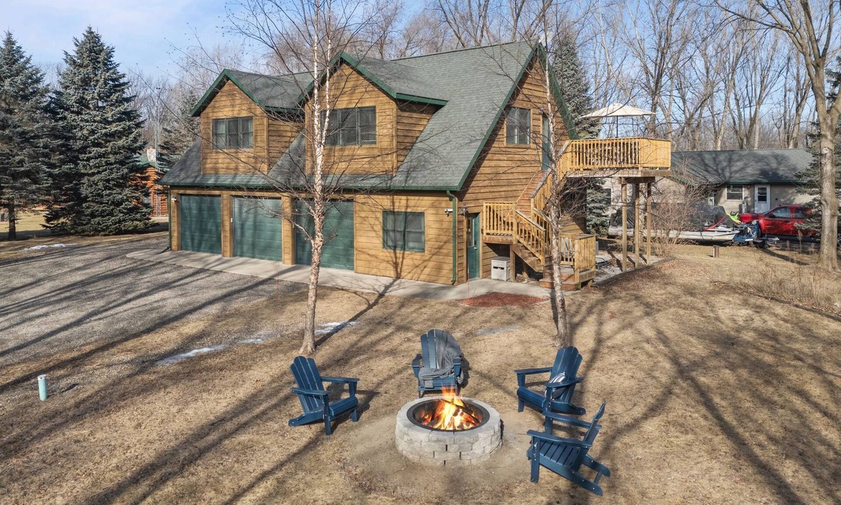 Markesan House | Cozy Budget Stay Firepit & Relaxing Space