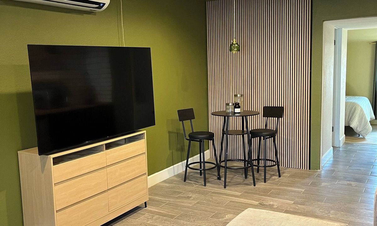 Phoenix House | Cozy bungalow in Central Phoenix near stadiums, hospitals, & restaurants