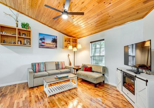 Mount Dora Apartment | Cozy Bungalow Steps from Downtown Mount Dora