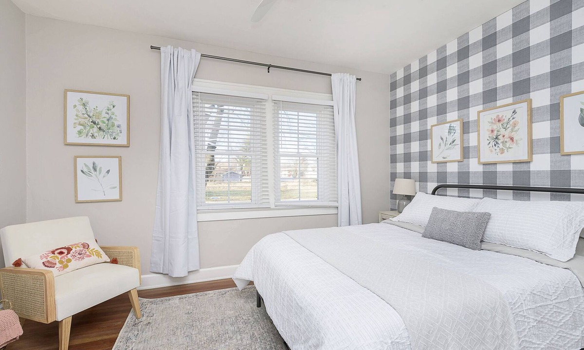 Broad Ripple House | Cozy Bungalow - walk to Broadripple Ave. and Monon