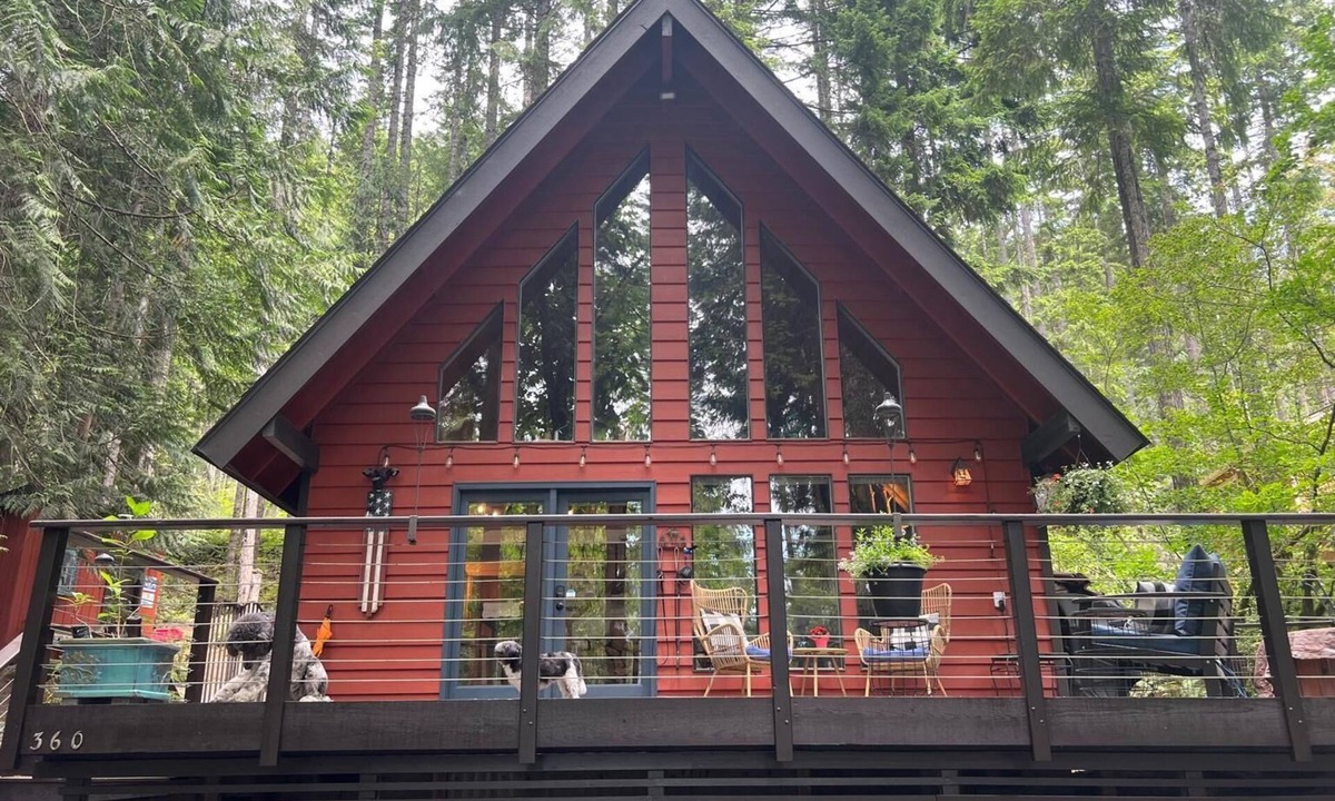 Hoodsport Cabin | Cozy cabin at Lake Cushman in Hoodsport, WA with AC, Wi-Fi, kayak, beach, hottub
