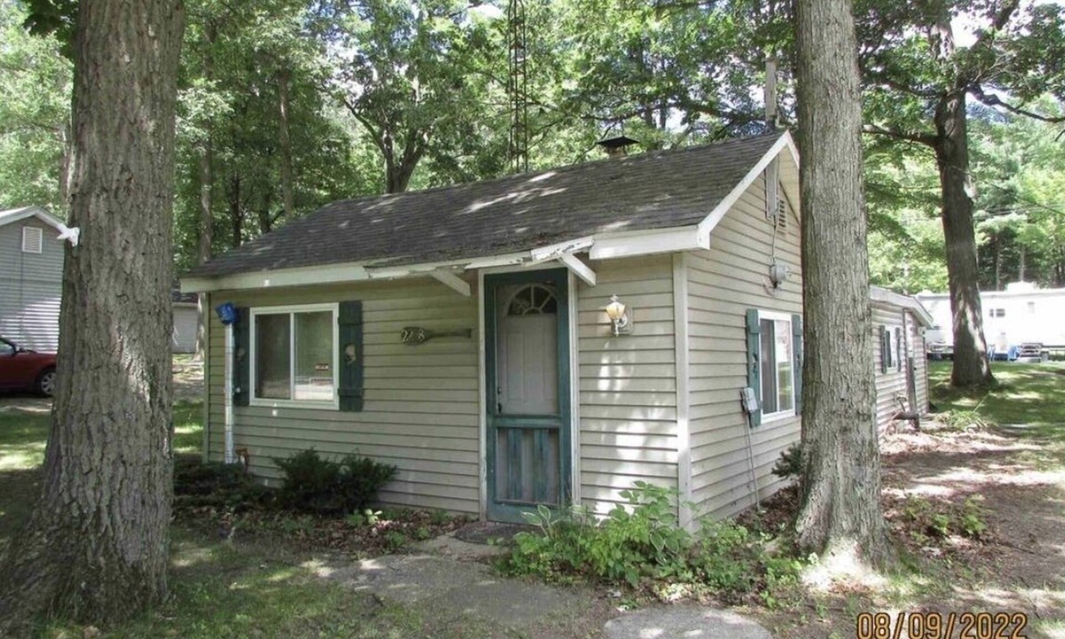 Clare County Cabin | Cozy cabin for a getaway!