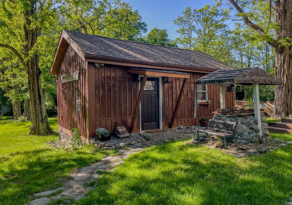 Montgomery Ski Chalet | Cozy Cabin Gateway with Pool and Firepit