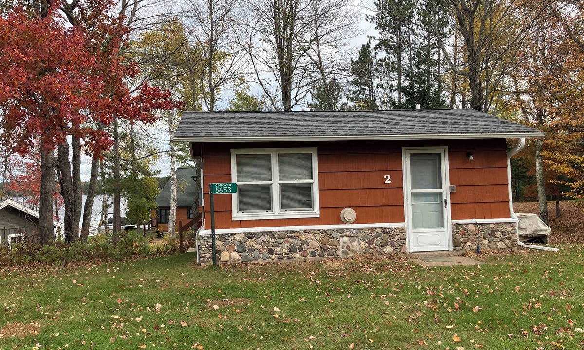 Conover Cabin | Cozy Cabin Getaway - Studio on ATV & Snowmobile Trail with Hi Speed WiFi